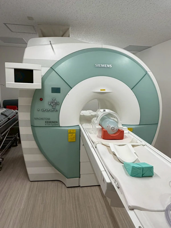 Siemens MAGNETOM ESSENZA 1.5T